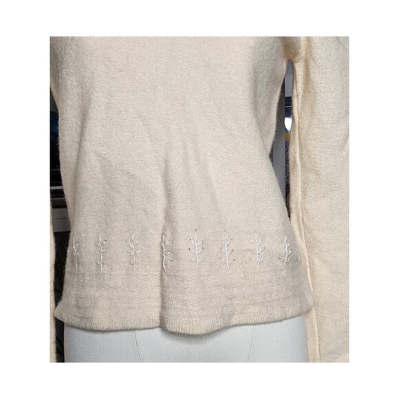 Vtg Bass & Co Lambswool Off White Cream Beaded Flower Long Sleeve Sweater Sz L - Picture 6 of 9